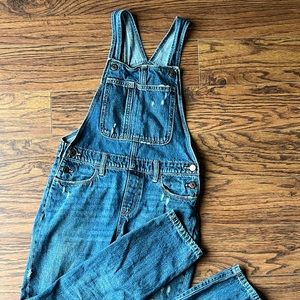 Distressed Old Navy Youth adjustable overalls size XL (14-16)